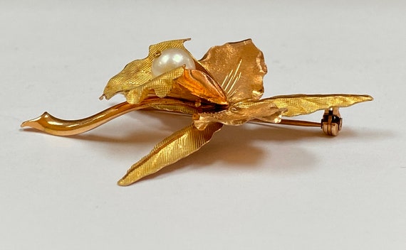 Vintage 750 Yellow Gold Flower White Pearl Brooch… - image 6