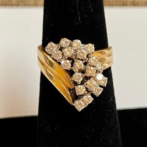14K Yellow Solid Gold Diamond Cluster Women&#39;s Ring!!!! Size 5