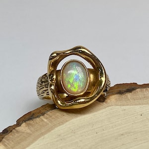 Vintage Unique Designed 14K Solid Yellow Gold Oval  Opal  Ring!! Size 6 1/4