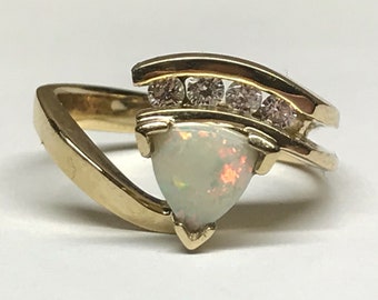 Vintage 14K Yellow Gold Opal Diamond Ring - Size 7