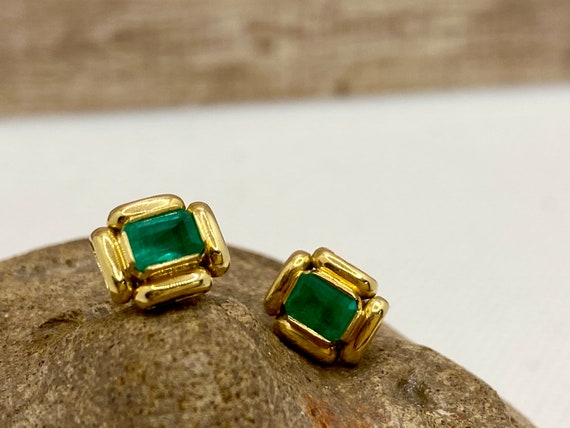 18K Yellow Solid Gold And Emerald Stud Push Back … - image 1