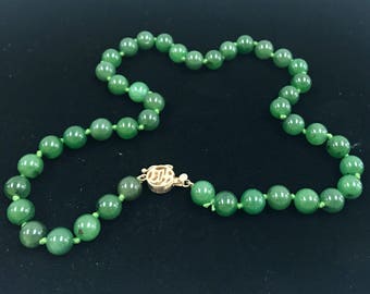 Beautiful Vintage 18 One Strand Jade Beads Necklace With 14K
