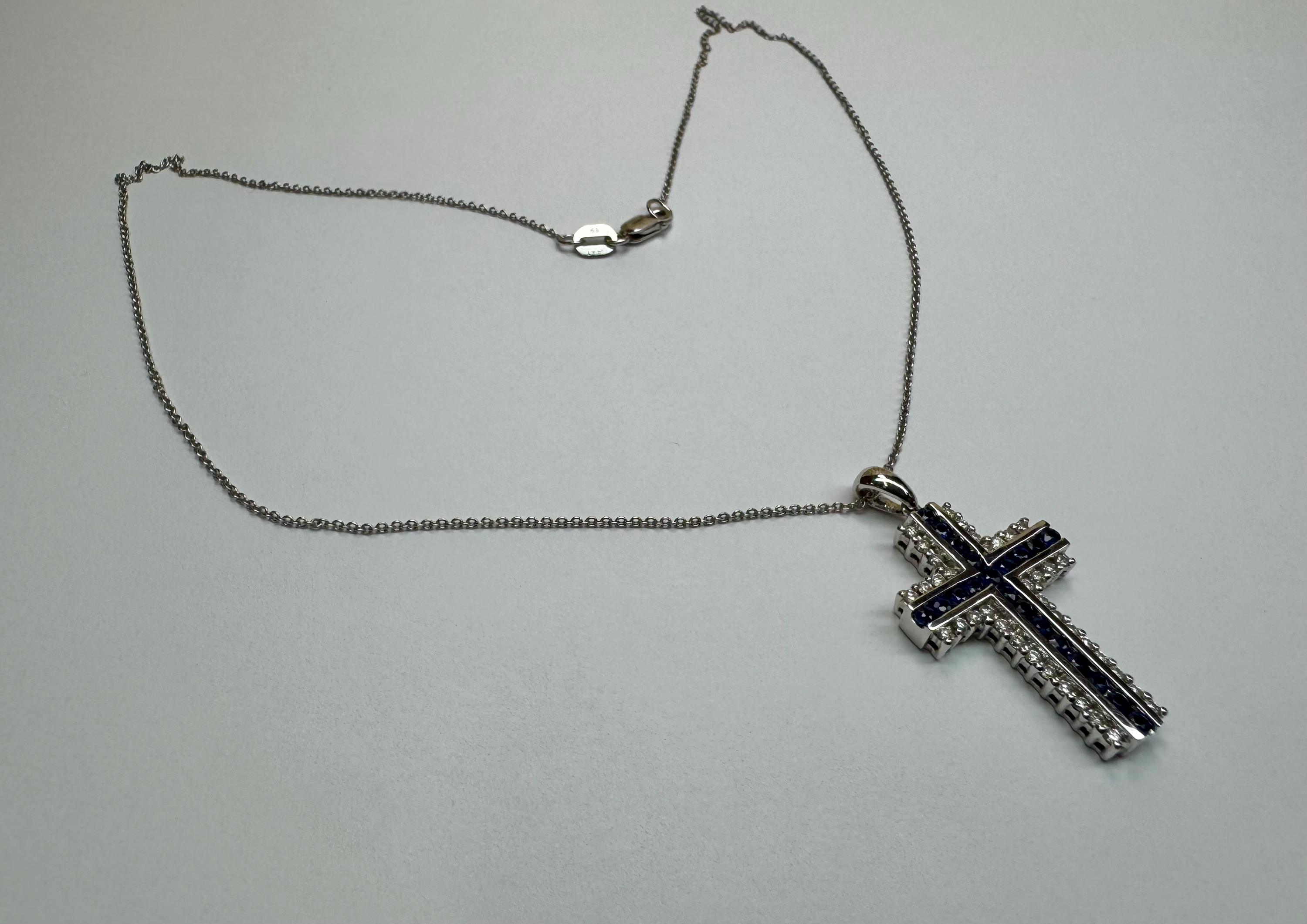 エレガントなブルー サファイア & ダイヤモンド クロス ペンダント