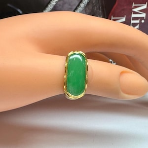 Vintage 22K Yellow Gold And Green Jadeite Jade Unisex Ring !!!Size 7 1/2