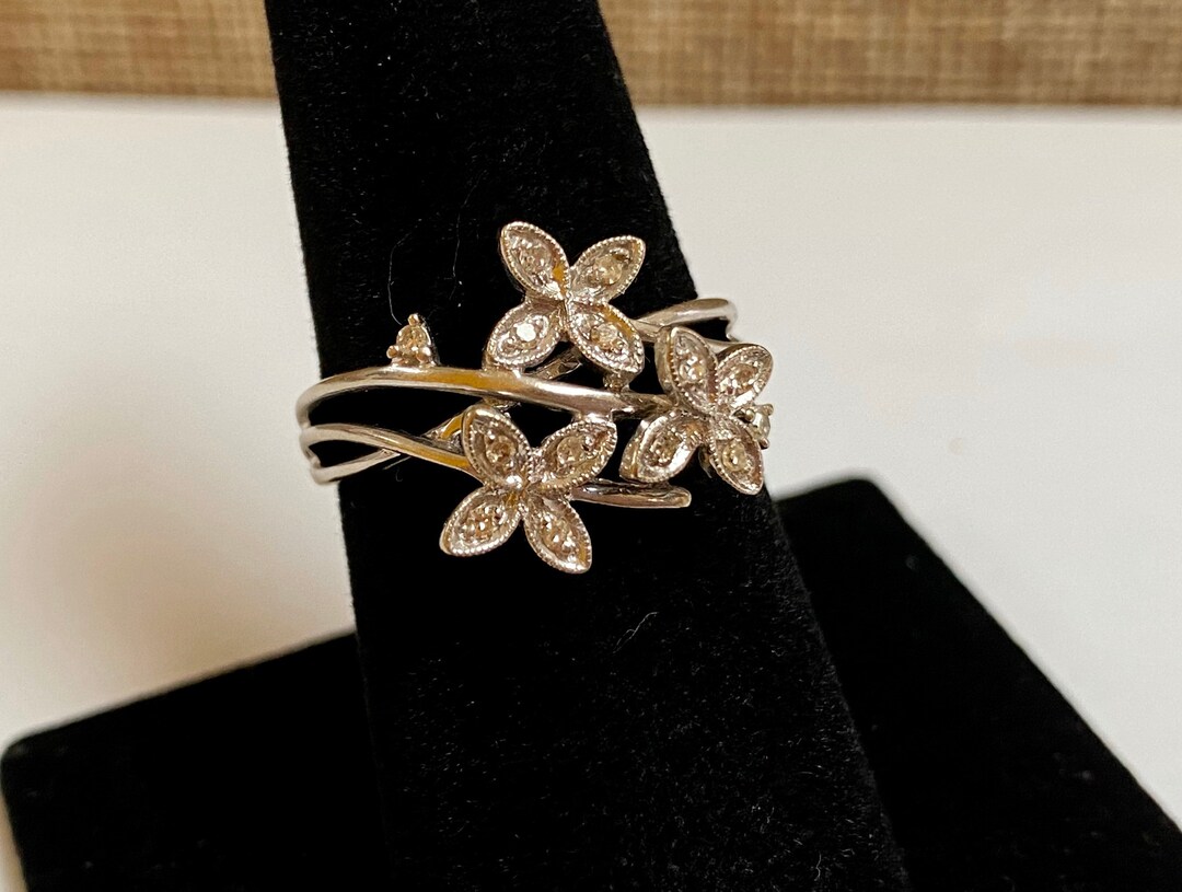 10Kホワイトゴールド ダイヤモンド フラワーリング - サイズ 7 1/4