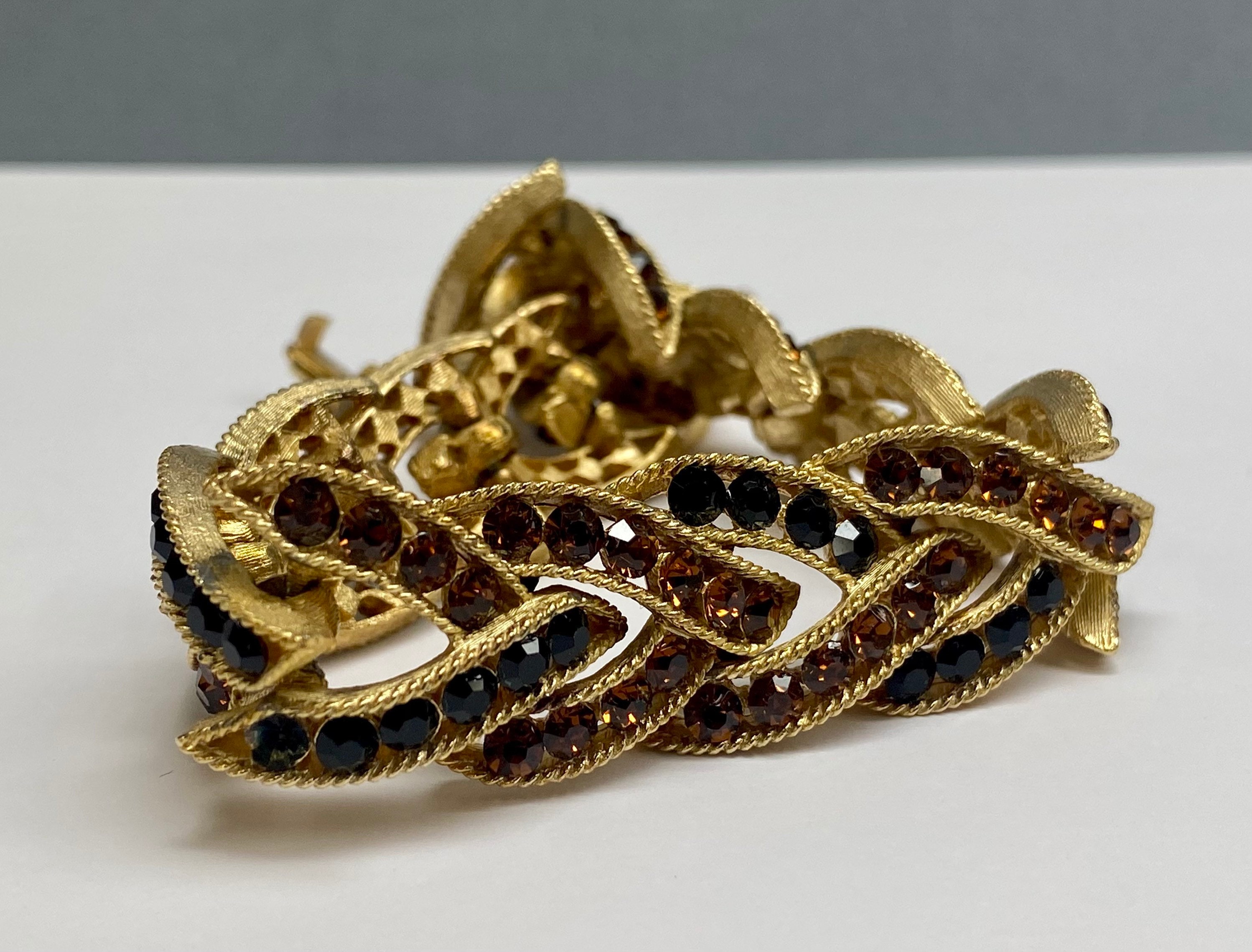 Pulsera Vintage Crown TRIFARI Goldtone con pedrería negra y marrón