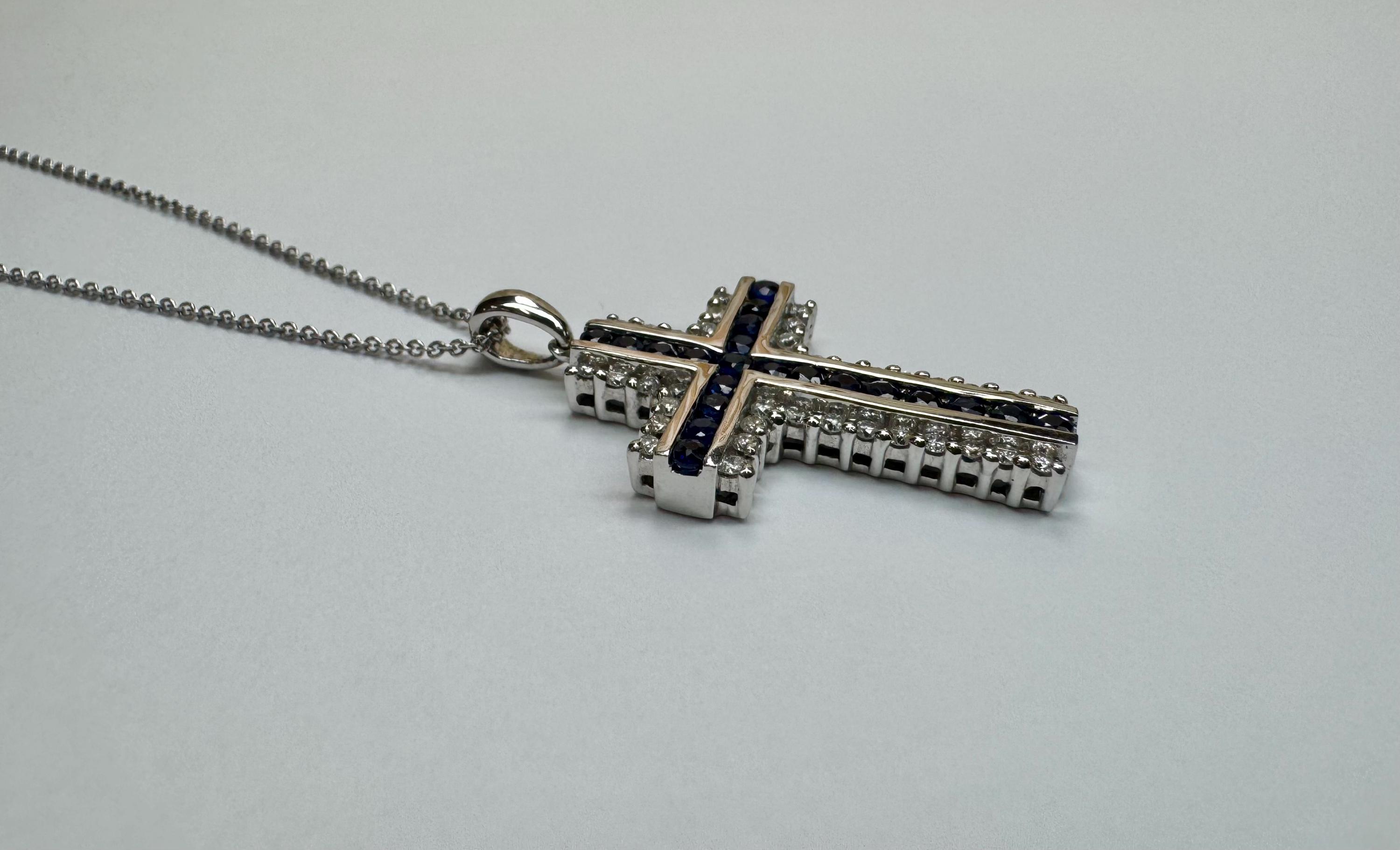 エレガントなブルー サファイア & ダイヤモンド クロス ペンダント