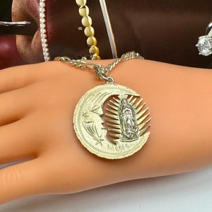 1933 UN PESSO Cut Out Virgin Mary Guadalupe Silver Crescent Moon Pendant Necklace