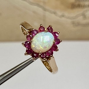 Beautiful Vintage ESEMCO ENGLAND 14K Yellow Gold  Fiery Oval Cabochon Opal & Ruby  Ring!!!8 3/4