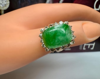 Vintage 18K Gold Jade & Diamond Ring - Size 5.5