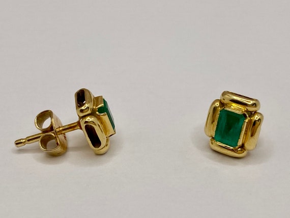 18K Yellow Solid Gold And Emerald Stud Push Back … - image 4