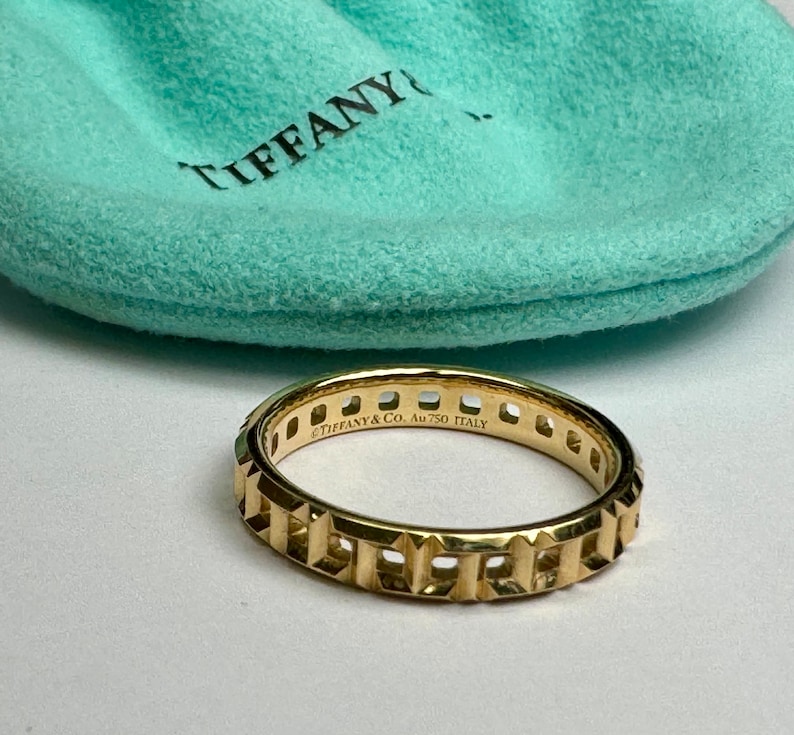 Tiffany & Co AU 750 ITALIA Oro amarillo de 18 quilates Banda/anillo estrecho en forma de T verdadera Talla 6 1/2 imagen 8