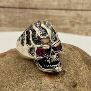 925 Solid Sterling Silver 3D Skull Men&#39;s Ring With Hot Pink CZ Eyes
