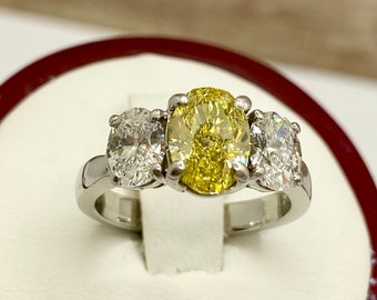 Stunning 18K White Solid Gold With High Quality  Fancy Yellow And  Diamond Women's Ring!!! Size 5 1/4