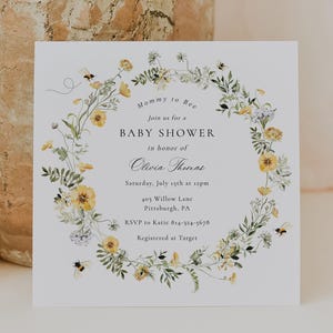Plantilla de invitación para baby shower con flores silvestres amarillas, de mamá a abeja, delicada invitación imprimible con flores amarillas, descarga instantánea