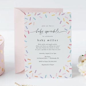 Może przedstawiać: Zaproszenie na baby shower z różowym i białym tłem. Zaproszenie zawiera wzór konfetti i tekst "join us for a baby sprinkle to celebrate baby miller". Zaproszenie zawiera również datę, godzinę i miejsce wydarzenia.