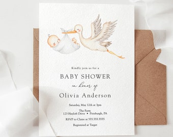 Könnte beinhalten: Eine weiße Babyparty-Einladung mit einer Aquarell-Illustration eines Storches, der ein Baby in einer weißen Decke trägt. Der Text lautet: "Bitte nehmen Sie an unserer Babyparty zu Ehren von Olivia Anderson teil. Samstag, 12. Mai um 15:00 Uhr. The Farm, 123 Hayloft Drive, Pittsburgh, PA. RSVP an Claire unter 555.555.5555. Registriert bei Target."
