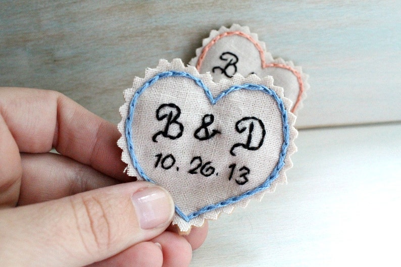 Quelque chose de bleu. Étiquette de robe de mariée personnalisée. Patch pour robe de mariée. Cadeau pour la mariée. Broderie à la main. Robe de mariée. Étiquette de robe monogramme. image 5