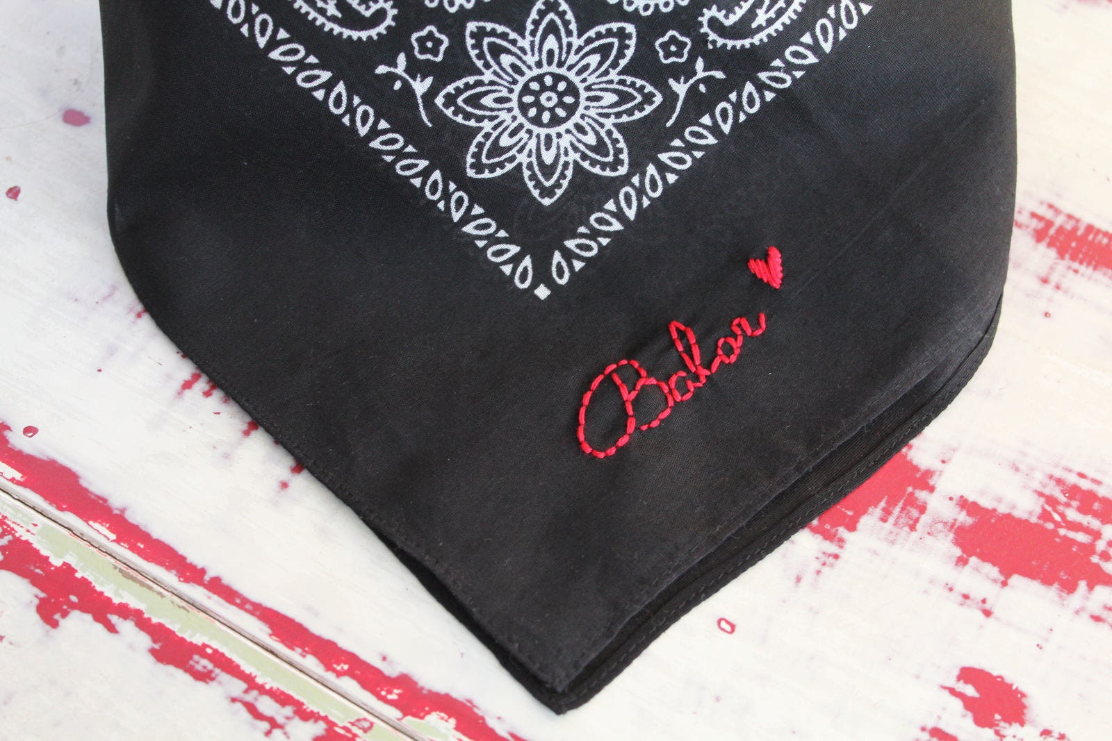 Bandana Pour Chien Cousu à La Main. Bandana Personnalisé. Cadeau Chien. Nom Du Bandana. Foulard.