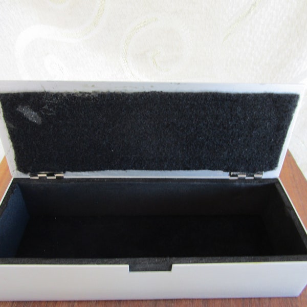 METAL STORAGE BOX - Lined inside with black felt