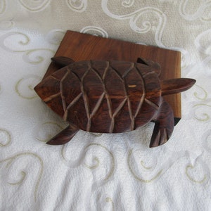 IRONWOOD SEA TURTLE Hand Carved Swimming in the Ocean , it is 10 &quot; Long x 7 3/4 &quot; Wide ,Very Nice Detail