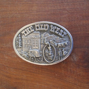 OVAL SILVER TONE Metal Belt Buckle - has  Old West Theme on the Buckle - 3 " x 2 1/2 "