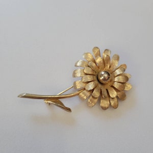 Vintage Brushed Gold-Tone Metal Flower Brooch-Unsigned