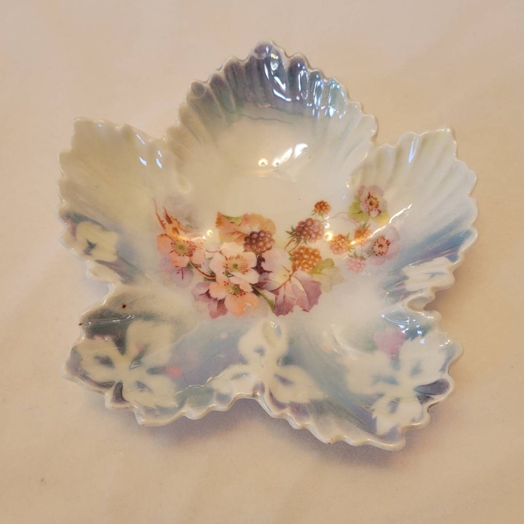Antique Leuchtenburg Germany Porcelain Leafshaped Trinket Dish With