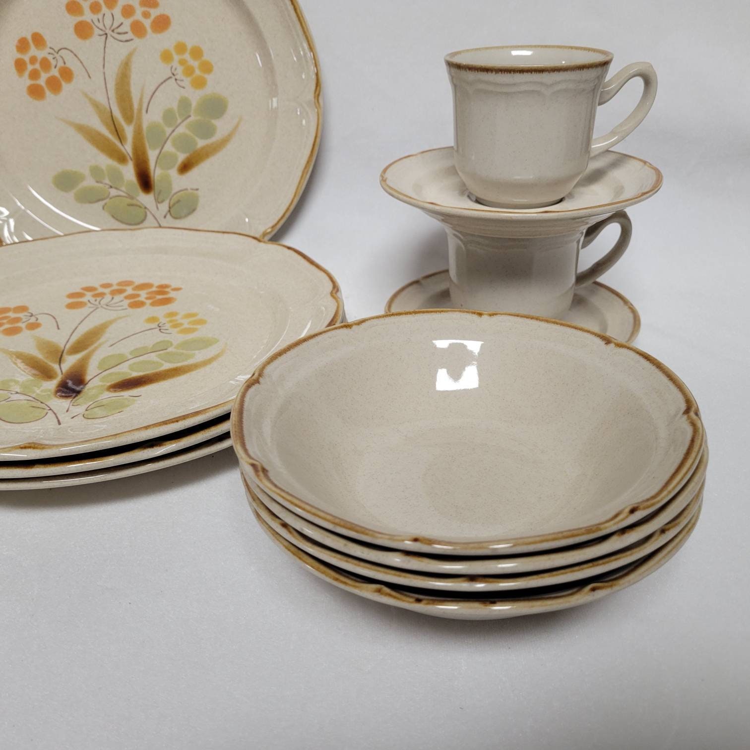 20 Piece SOMERSET the Classics by Hearthside Stoneware-4 Place