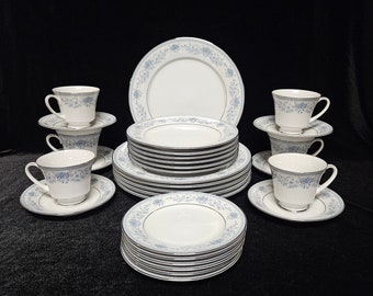 30 Piece Noritake Contemporary BLUE HILL 2482 China Set-place