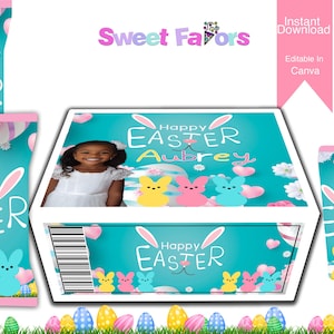 Könnte beinhalten: Druckbarer Oster-Party-Favoriten-Set mit türkisblauem Hintergrund und pastellrosa, gelben und blauen Hasenillustrationen. Das Set enthält Box-, Beutel- und Tassen-Designs mit dem Text "Frohe Ostern" und "Frohe Ostern Aubrey".