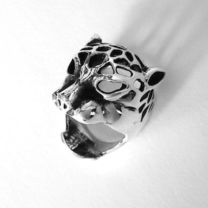 Anillo de plata en forma de Leopardo.