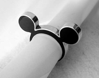 Anillo de plata .925 con resina en diferentes colores. Hecho a mano.