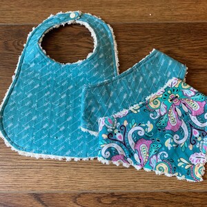 Adorable baby bib 3 piece set in Teal Blue Arrows and Floral print Baby shower gift.