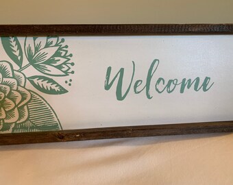 Sign ‘Welcome’ Wood Wall Hanging Decor Modern Farmhouse Floral Soft Green