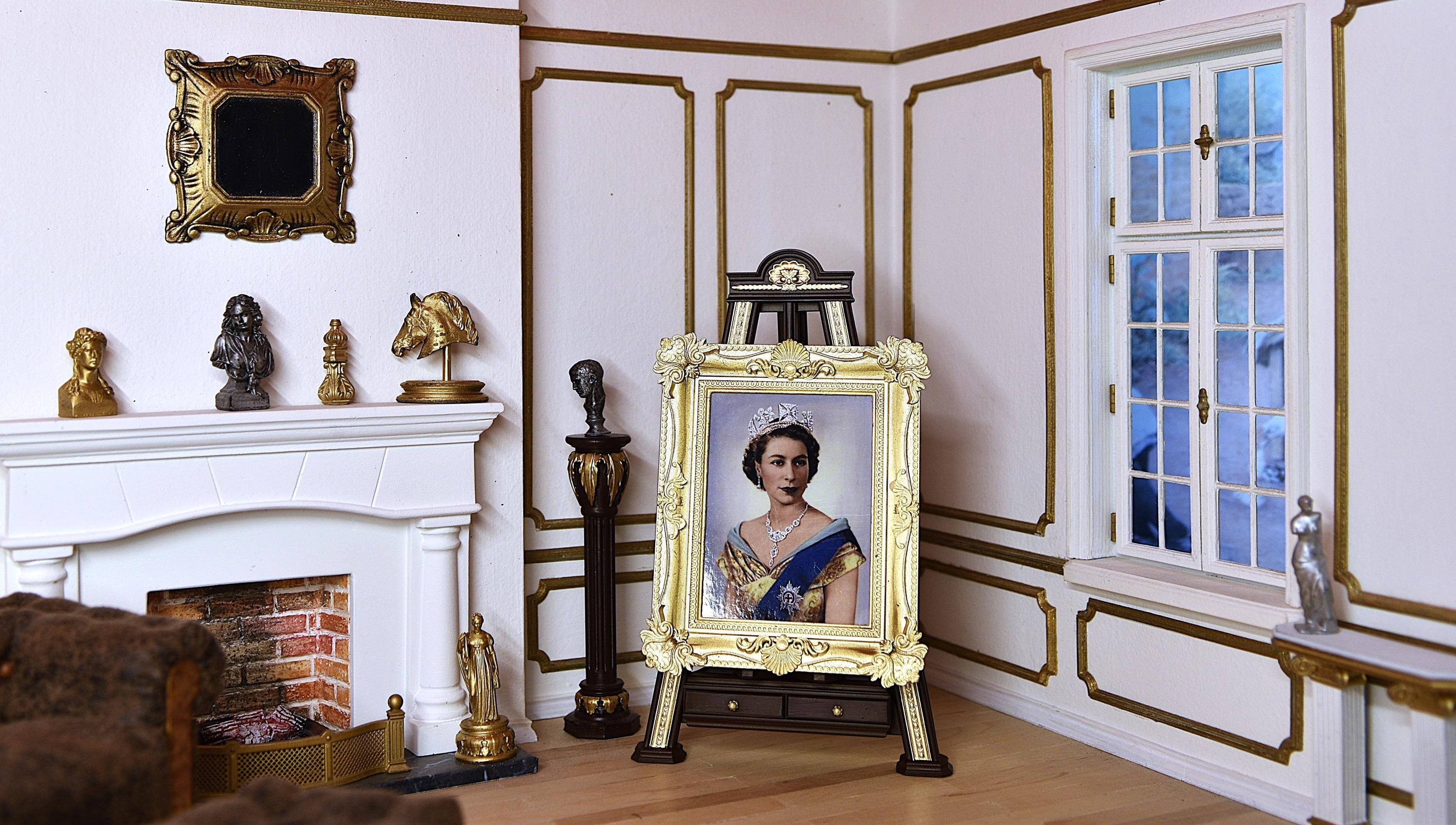 Miniature per case delle bambole in scala 1:12, grande cornice con cavalletto. - Italia