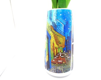 Decoupage di vaso di fiori sulla terrazza del caffè della notte stellata di Vincent Van Gogh