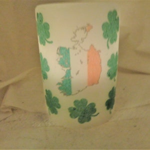 Irland irischen Stolz vier Blatt Klee St. Patricks Thema handgemachte LED flammenlose elektrische Säule Kerze Decoupage Schreibtisch Ornament