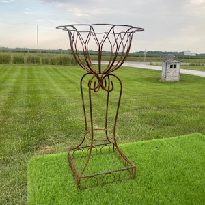 Patio Metal Flower Basket Container - Outdoor Wrought Iron 32&quot; Caroline Plant Stand - Rustic Pot Holder - Steel Vintage Garden Planter