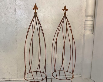 CANTIDAD 2 - Enrejado de obelisco torcido de hierro forjado resistente de 32 " - Soporte decorativo para flores - Soporte grande para enredadera de hiedra trepadora - Enrejado redondo