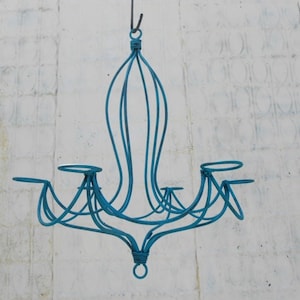 Candelabro Wanda de hierro forjado de 58 cm - Iluminación para interiores y exteriores - Candelabro metálico para patio - Lámpara rústica de cera y pilas