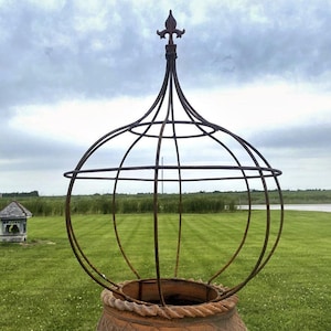 Wrought Iron Fat Charlie Topiary Trellis, Rustic Garden Sculpture, Plant Climber (29.5")