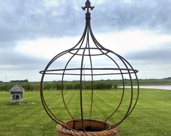 Wrought Iron Fat Charlie Topiary Trellis, Rustic Garden Sculpture, Plant Climber (29.5")