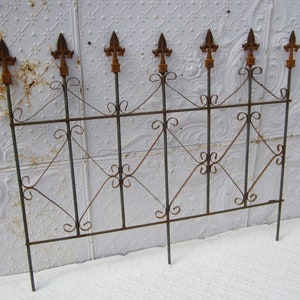 Wrought Iron Diamond Fence - Metal Garden Border Edging -  Rustic Yard Art  - Garden Flower Vine Trellis - Yard Lawn Fencing  Decoration