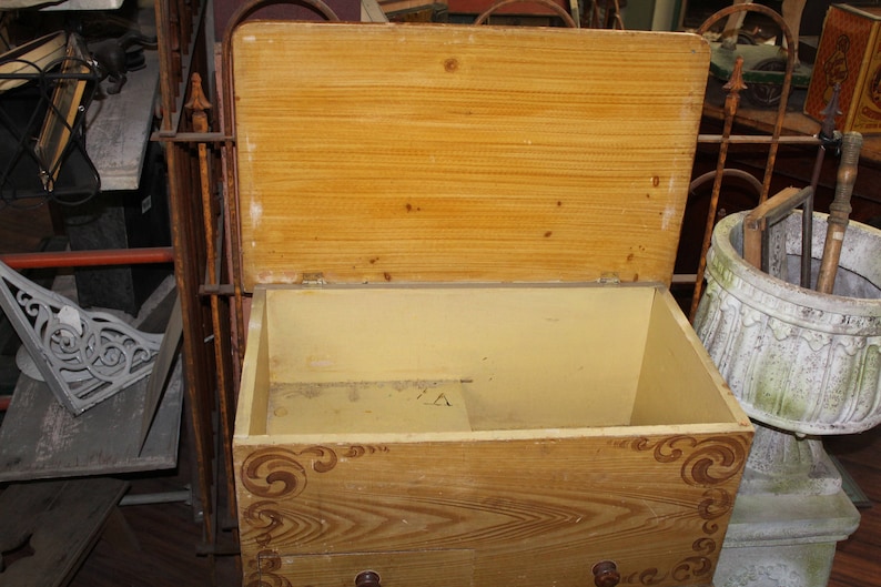 1880's Cottage Style Washstand Commode For Pitcher Bowl - Potty With Original Paint image 6