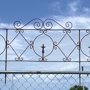Wrought Iron Turnip Fence - Metal Garden Border Edging -  Rustic Yard Art - Garden Flower Vine Trellis-Yard Lawn Sturdy Fencing  Decoration