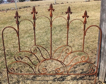 Rustic Wrought Iron Sunburst Garden Fence - Metal Border Edging