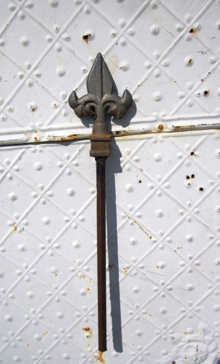 Wrought Iron 18'' Hose Guard Stakes With Fleur De Lis Finial, Set of 4 ...