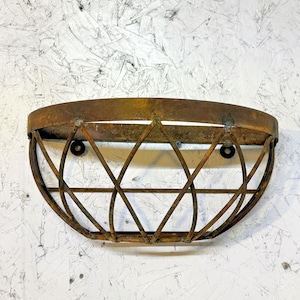 Small Lila Wall Basket - Outdoor Patio Metal Flower Basket Container - Rustic Pot Holder