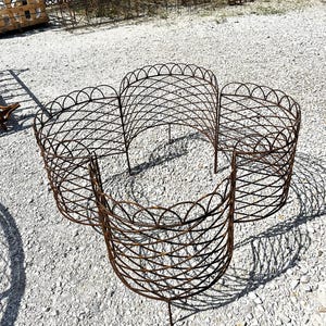 Wrought Iron Trefoil 4 Circle Fence - Metal Garden Border Edging - Yard Art - Garden Flower Vine Trellis - Yard Lawn Tree Fencing Decoration